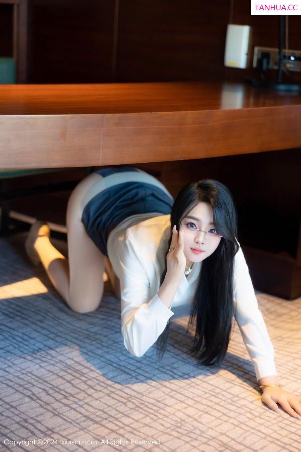   [XiuRen]高清写真图 2024.08.09 No.8989 麦田 丝袜美腿第29张图片